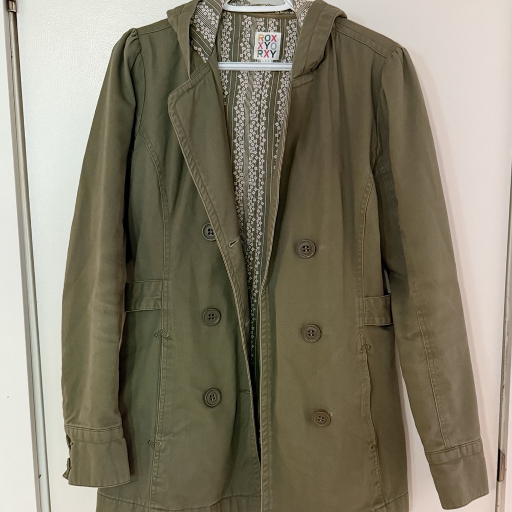 Roxy Green Utility Jacket with Military-Inspired Design